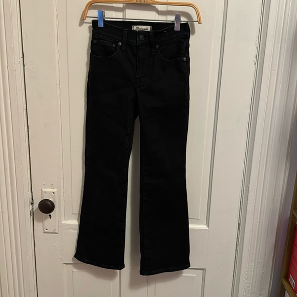 Madewell Petite Kick Out Crop Jeans in Black Rinse Wash - Picture 7 of 12